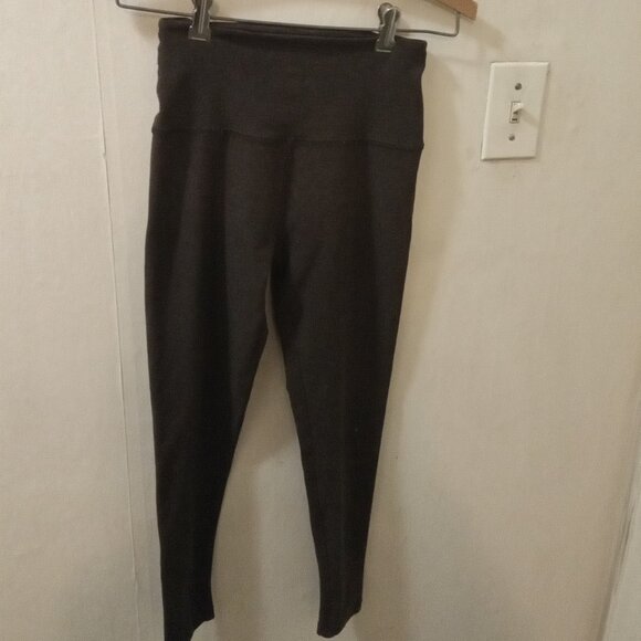 Beyond Yoga Sz M dark brown leggings - Flaws - small hole that was stitched - Picture 1 of 7